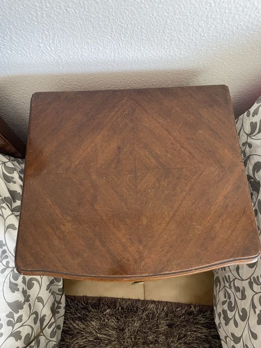 Mesa de Cabeceira em madeira com 2 gavetas