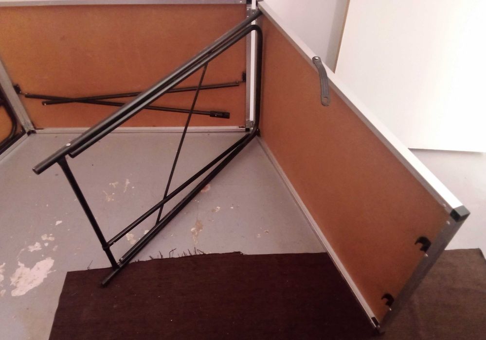 Mesa dobrável com três elementos