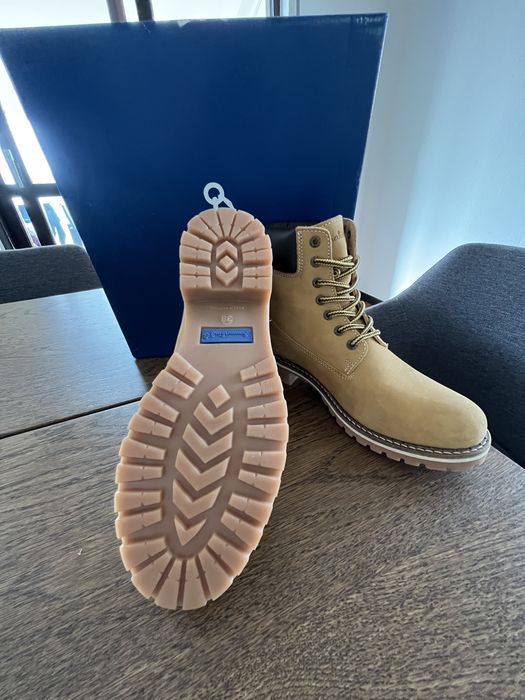 Botas Novas 38 em pele tipo Timberland