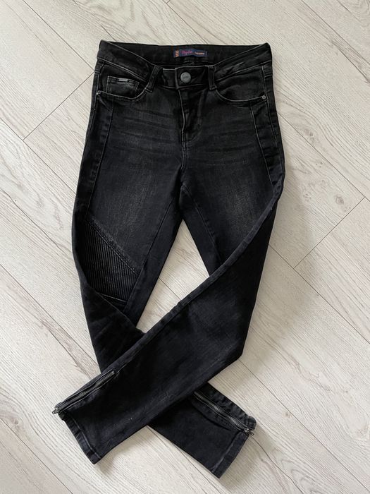 Jeansowe czarne spodnie Cropp