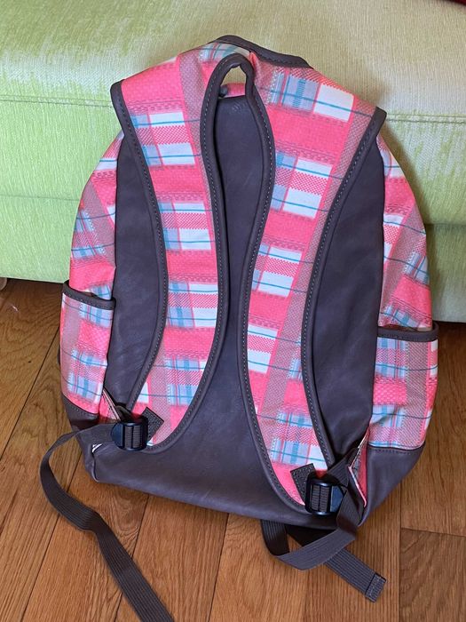 Mochila Deeply  nunca usada