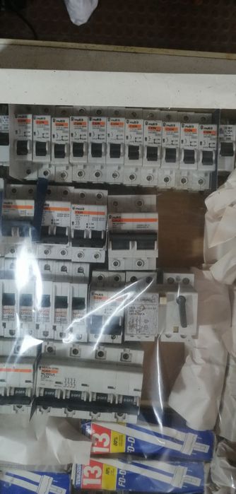 Electrical materials / circuit breakers / light bulbs505133484422604806