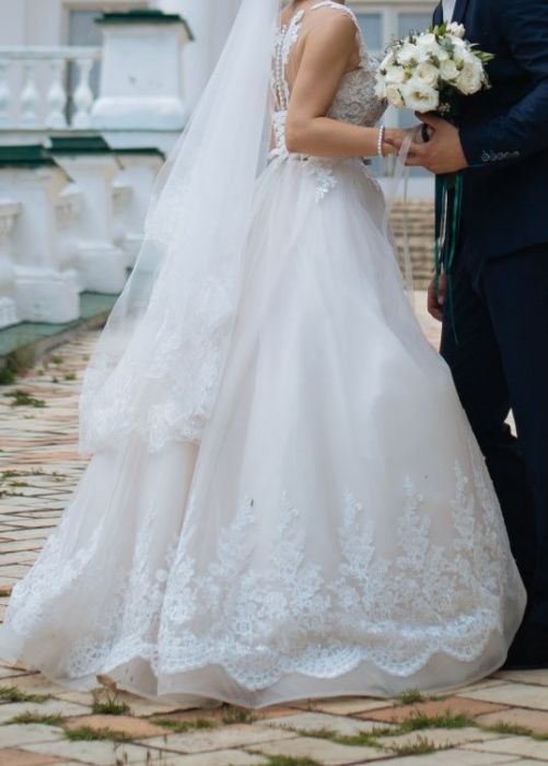 Весільна сукня (жіноча)