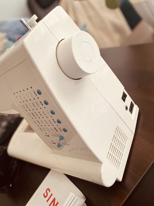 Продам швейную машинку Zinger cosmo