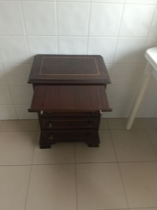 2 Mesas de cabeceira Inglesas