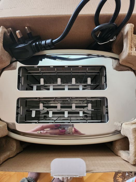 Toster z detalami imitujące drewno