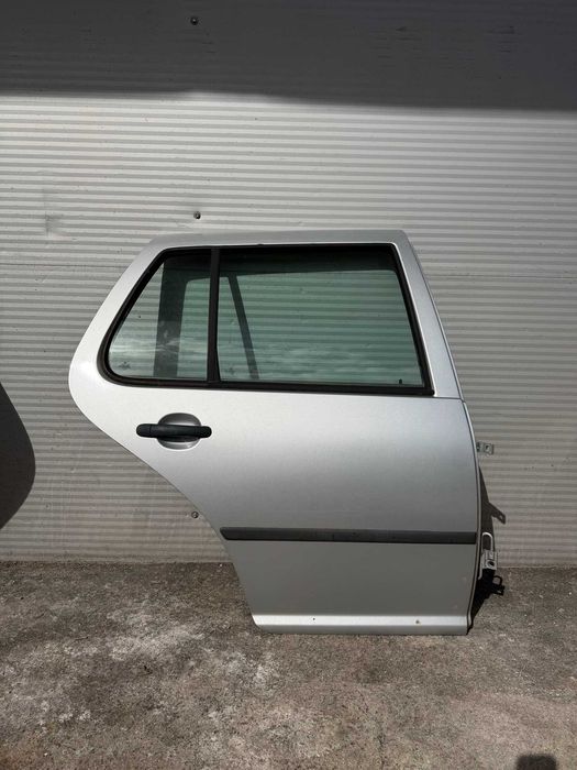 Peças Golf IV 1.4 90 cv desde 25 € — portas, capô e para-choques
