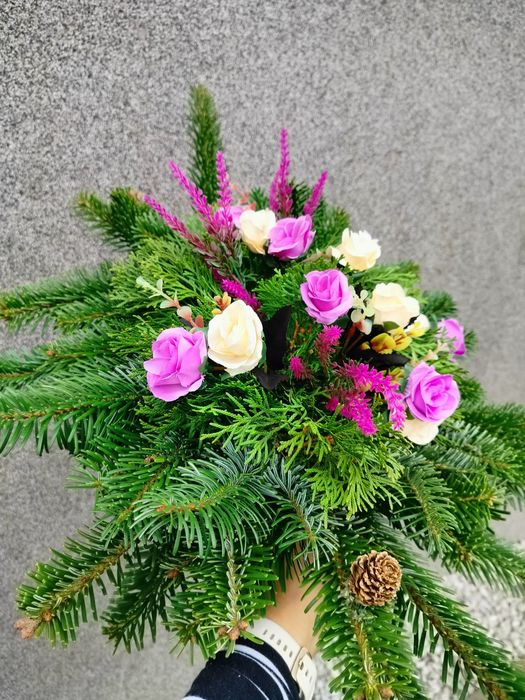 Stroik na cmentarz grób