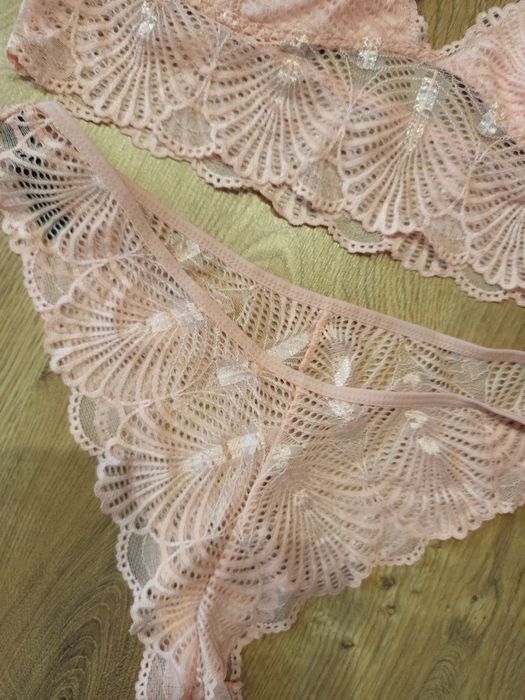 Piękny zestaw bielizny rozmiar Xl/2XL