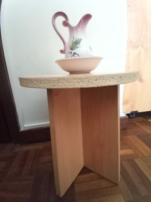 Mesas de madeira 10€  só tenho a 1.a foto