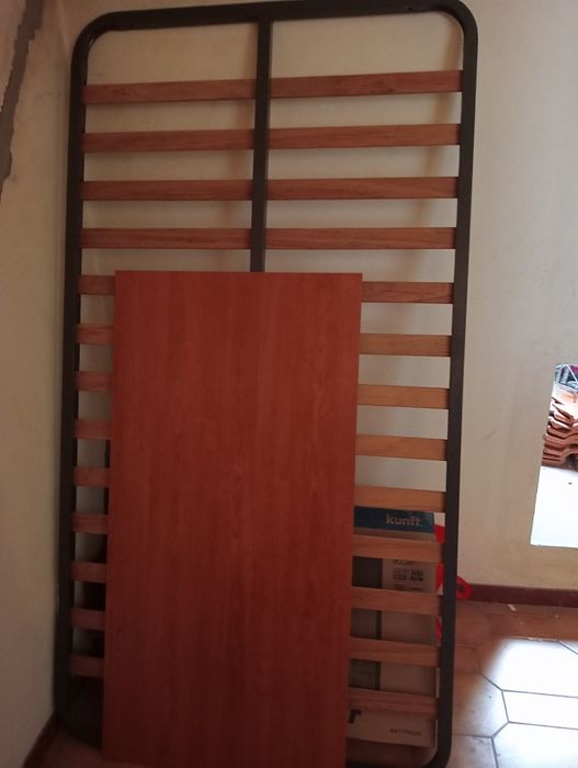 Cama de solteiro 180x100 com pouco uzu como nova