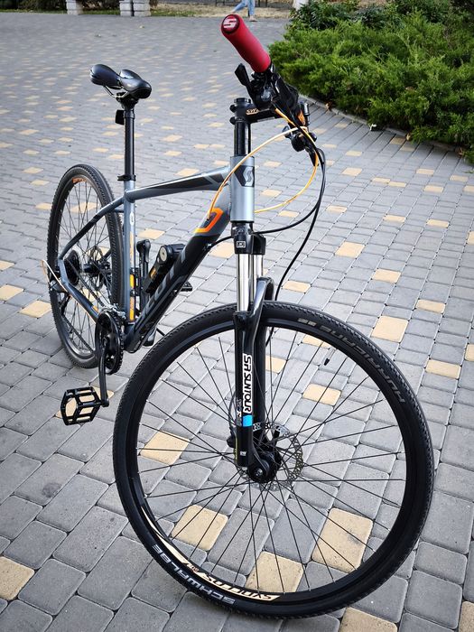 Велосипед фирмы Scott в идеальном состоянии