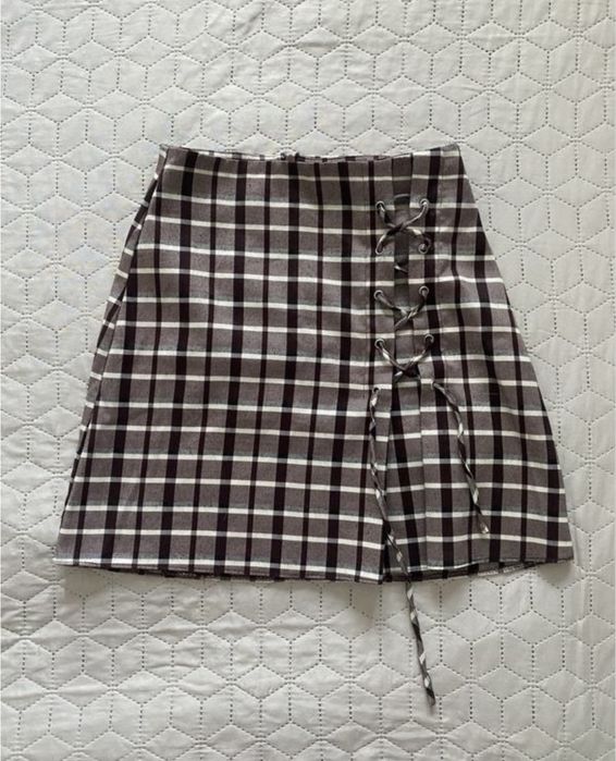 Спідниця коротка в клітинку зі шнурівкою