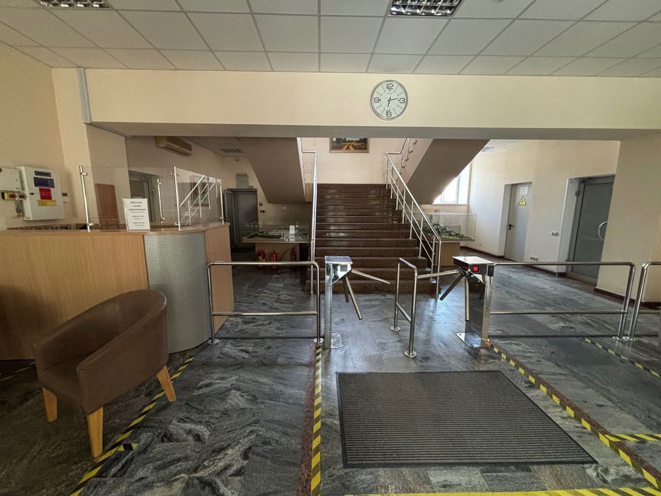 Оренда офісів від 13,8 кв.м до 340,0 кв.м у БЦ «Титул» (метро Почайна, без комісії)