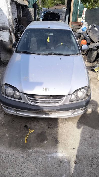 таета авенсіс 2.0д