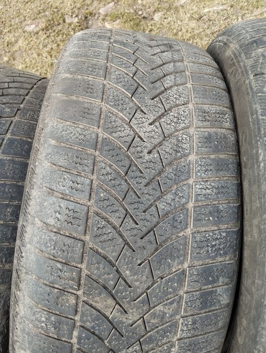 Продам зимові шини 215 55 r16