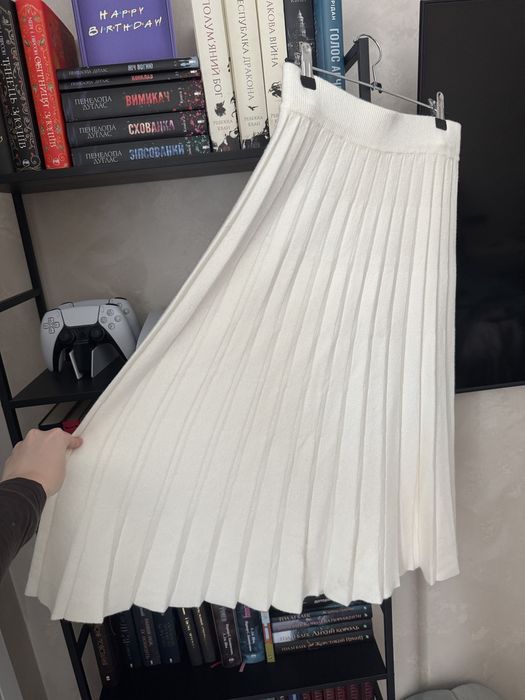 Вʼязана плісирована міді-спідниця молочного кольору