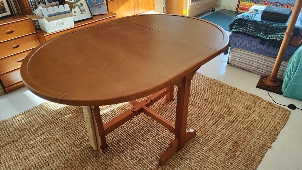 Conjunto Mesa sala jantar 4 cadeiras forradas