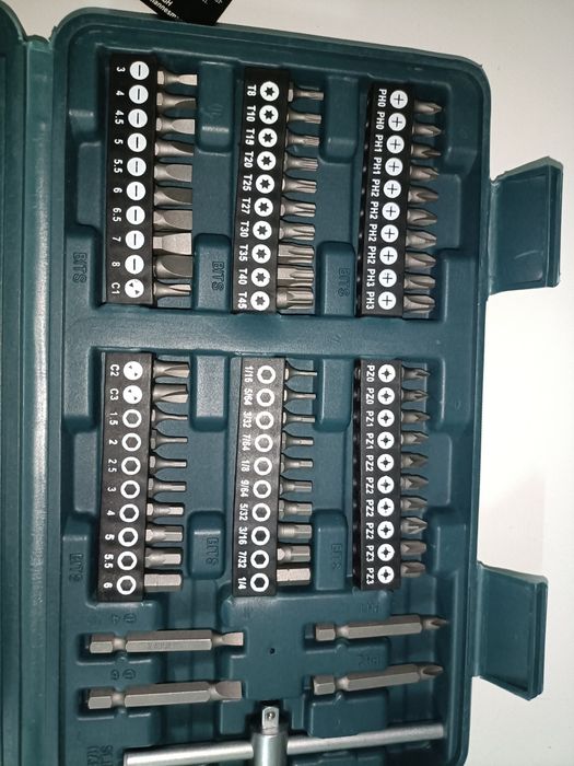 Caixa de ferramentas BRUDER MANNESMAN 130 PEÇAS
Caixa nova e de quali