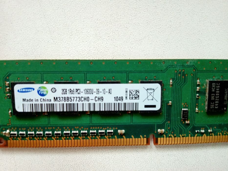 Память ОЗУ на 1и 2 гигабайт ddr3 и одна 512mb ddr2