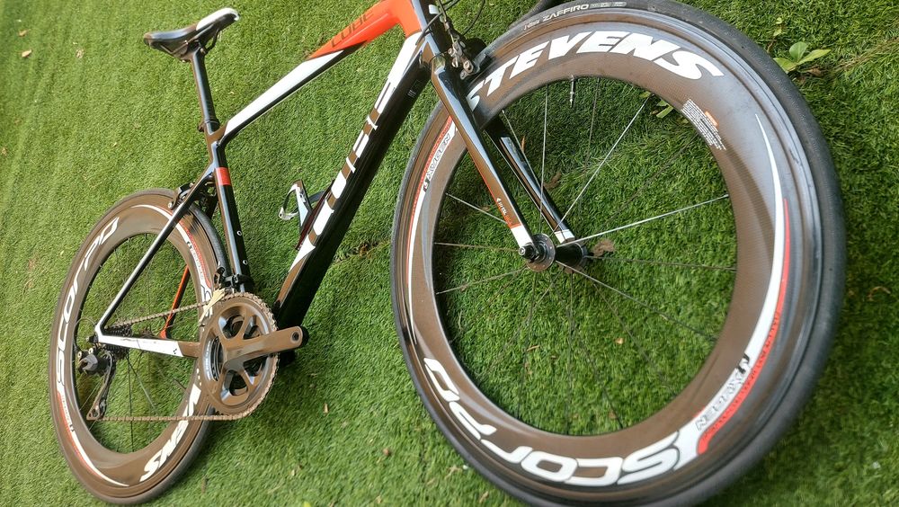 Cube Attain Carbono t56