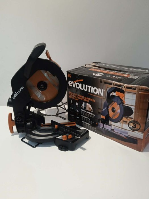 Piła ukośnica Evolution R210CMS 210mm 1200W
Stan bardzo dobry, małe śl
