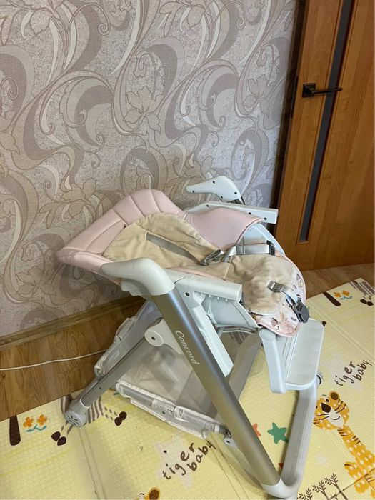 Столик для годування