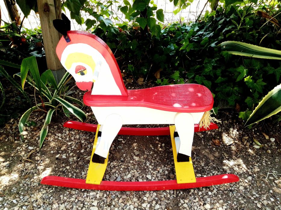 Cadeira de bebé e cavalo baloiço antigos