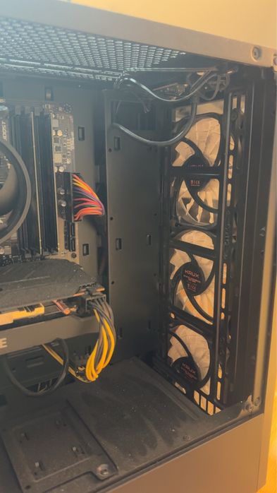 Komputer PC gamingowy