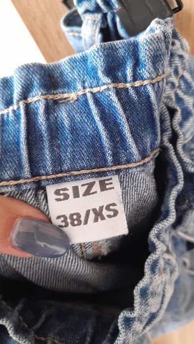 Jeansy z wysokim stanem