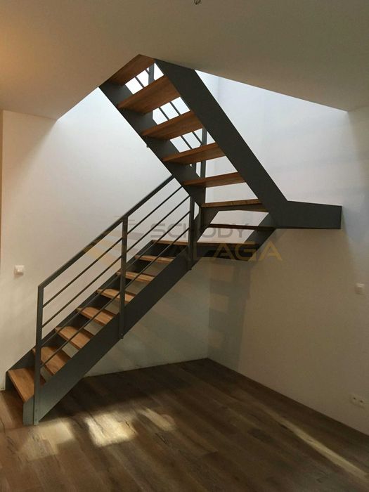 Schody metalowe, nowoczesne schody loft na konstrukcji stalowej