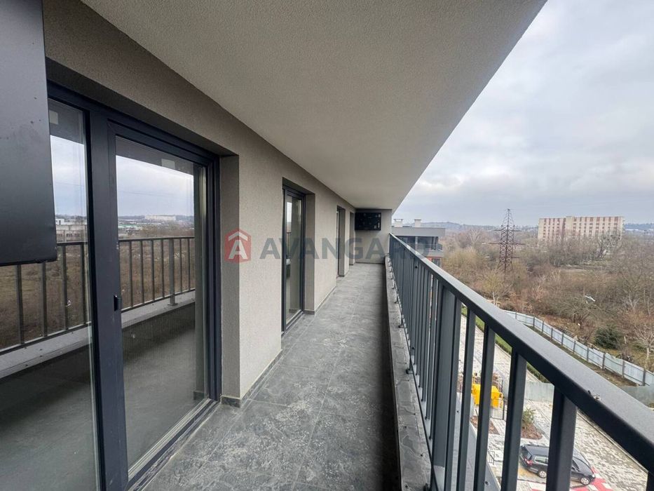 Продається 2кім.кв 69м2 з виглядом на високий замок.