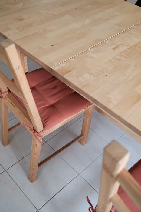 Conjunto Mesa Madeira extensivel 2,10m x 0,90m e 4 cadeiras