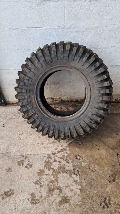 Vendo 1 pneu 37x12.5r17