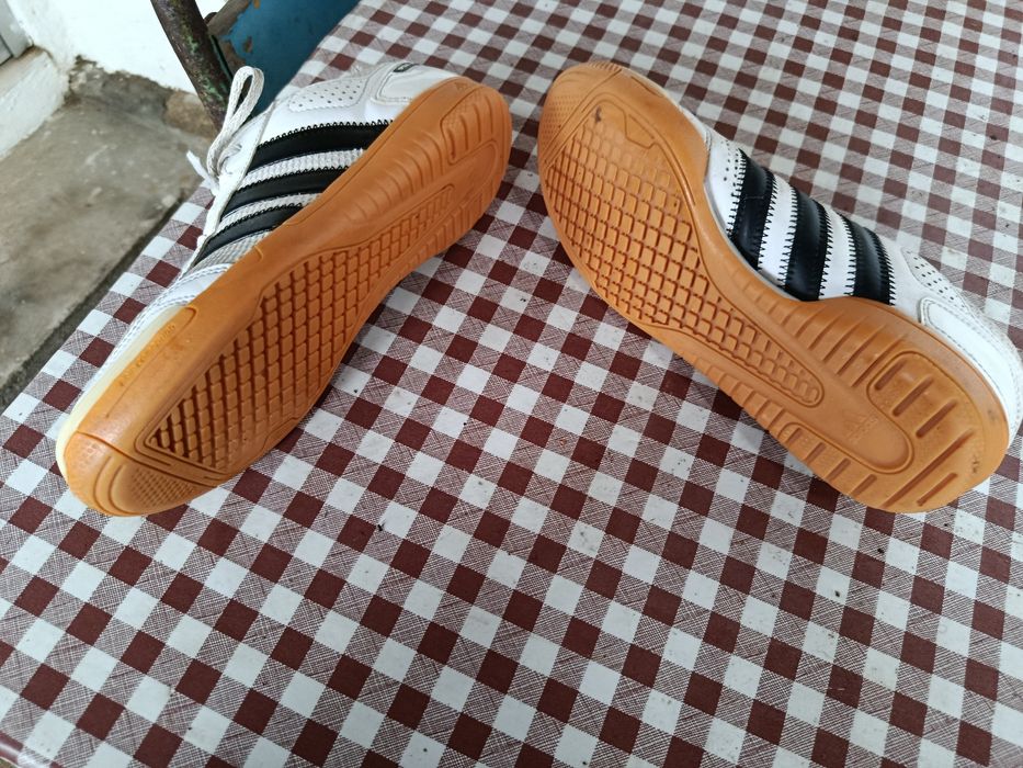 Sapatilhas adidas  para jogar futsal