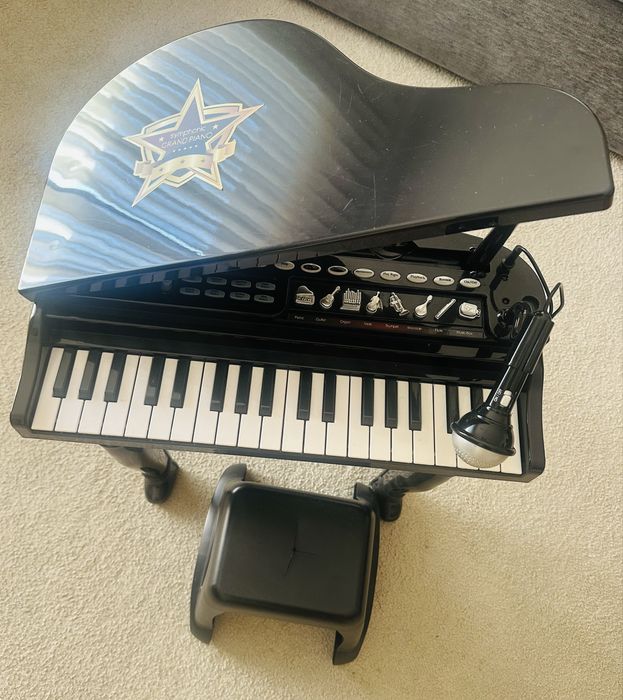 Piano crianca microfone