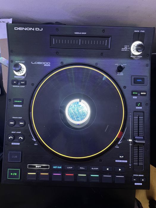 DENON DJ SC6000 PRIME e LC6000 PRIME, com 2 decksavers