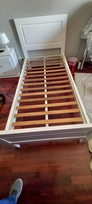 Cama em lacado branco