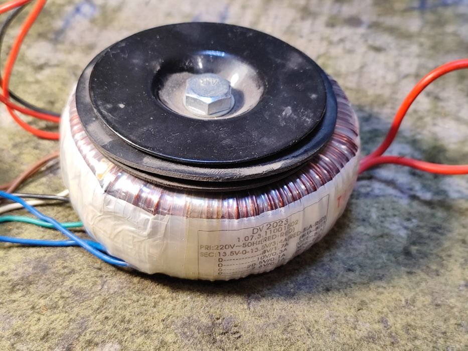 Трансформатор тороидальный DV2023  2*13,5v   4а.