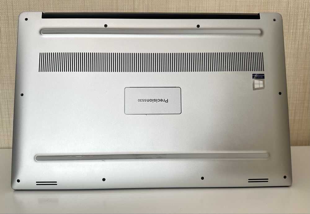 Ноутбук Dell 5530 • NVidia Quadro P1000 4Гб • i7-8850H • 16Гб • 512Гб