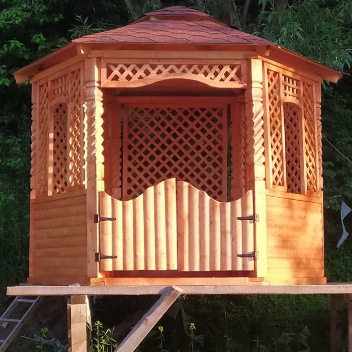 Альтанки ,  гойдалки.