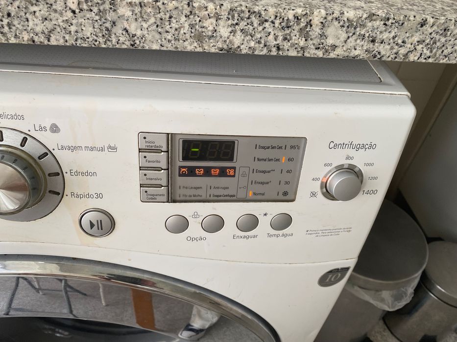 Máquina de lavar e secar roupa LG inverter Directdrive capacidade 9kg