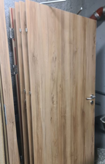 Drzwi Porta z futrynami i klamkami rozmiar 80