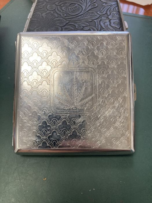 Cigarreira em pele, Ted Benson