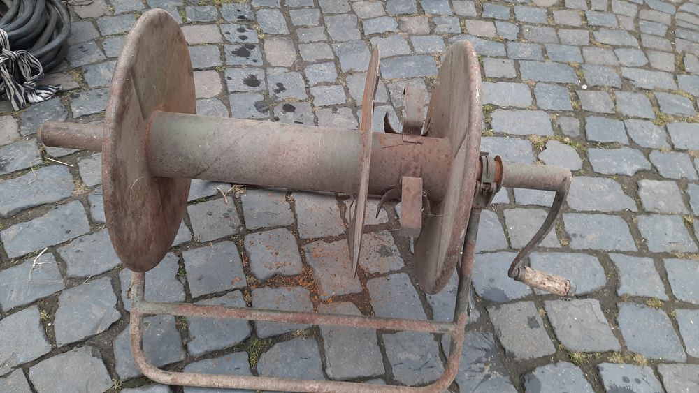 Скручувати кабель