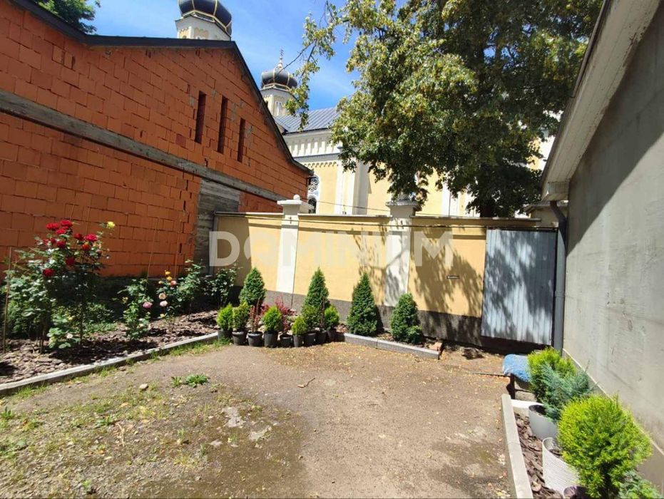 Продається квартира в центрі Хуста