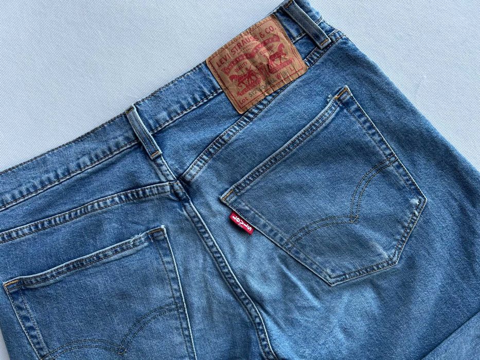 Levi's _ Spodnie jeansowe z przetarciami w34