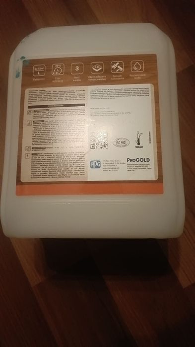 Lakier do parkietu i schodów