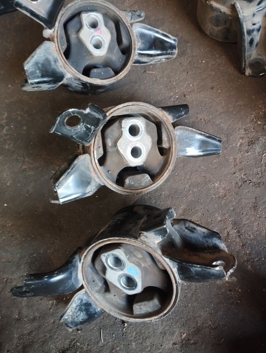 подушка двигателя,подушка КПП Hyundai accent 4, Hyundai terracan,kia rio 3 разборка
