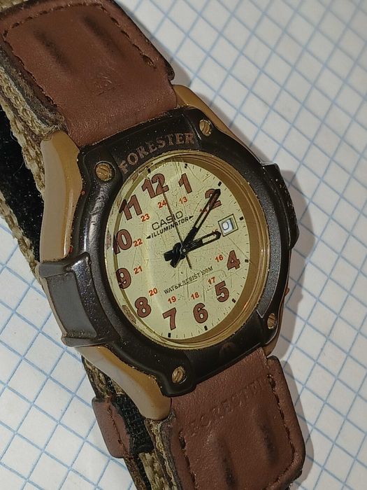 Вінтажний армійський чоловічий годинник Casio Forester